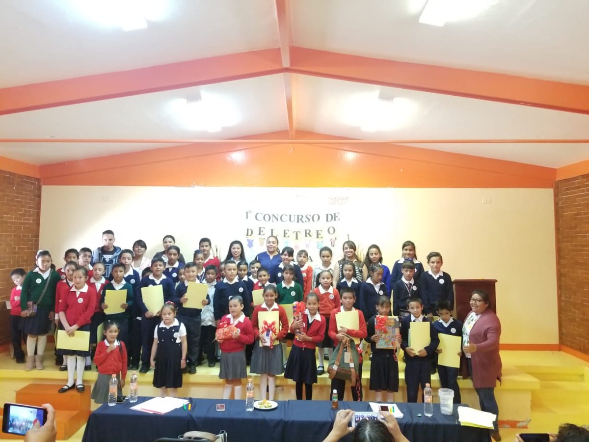 Lorena_CRUGA's tweet photo. 1° Concurso de Deletreo primarias comunitarias, Región 01 AMEALCO. 
Nuestro ambiente, el mundo en que vivimos y trabajamos, es un espejo de nuestras actitudes y expectativas.-Earl Nightingale.
Sin duda alguna excelentes alumnos.. 
@aleatm2  @fercho_sanchez7 
@EducacionComuni https://t.co/bEf0FAT3V0