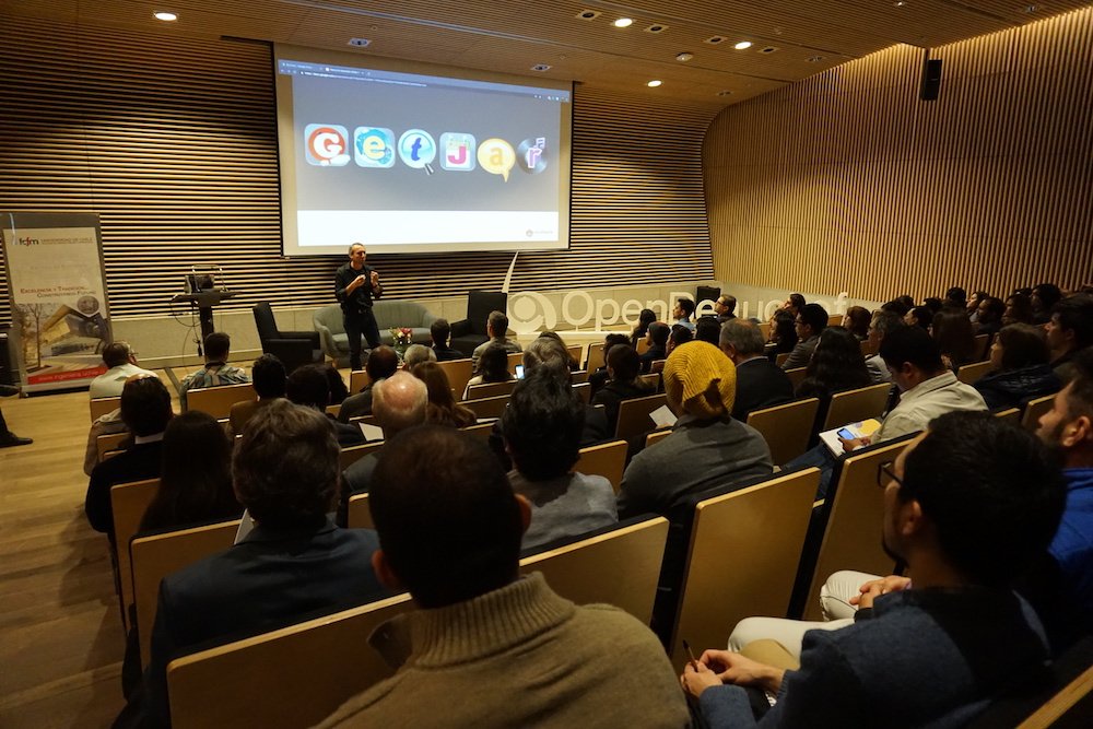 INGEWEEK's tweet photo. Referentes en #ciencia, #tecnologia e #innovación dieron herramientas para que una idea innovadora se expanda en nuevos mercados. CEO de @ReStudio_ contó su experiencia de #innovación nacional e internacional en último #openbeauchefsummit. @OpenBeauchef https://t.co/Ol2U6yTEeY https://t.co/B4h44KXIPd