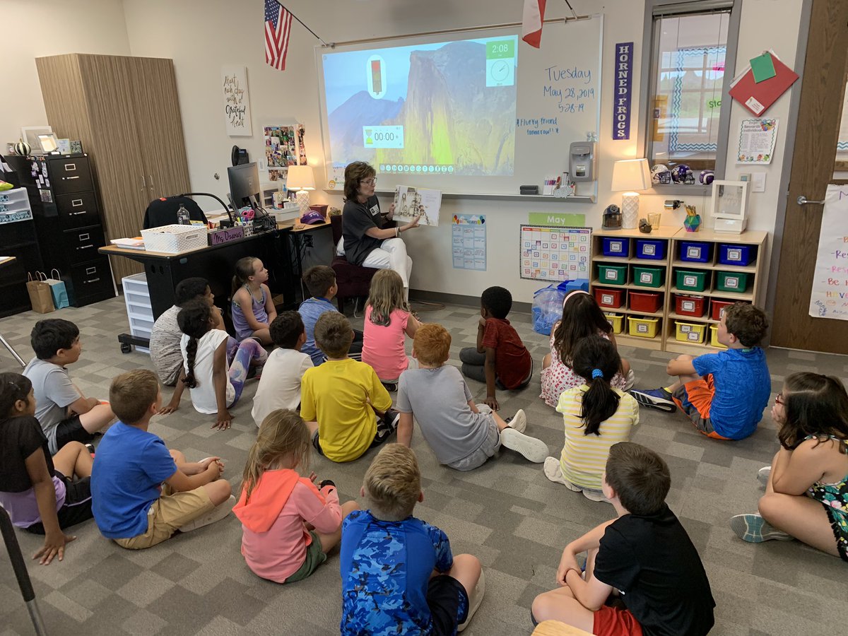 Ms_Ozanus's tweet photo. My awesome mom came to read to my sweet second graders today! We all LOVED it! Readers are leaders #secondgraderocks @VaughnElemFISD 📖 https://t.co/Sg24xApzue