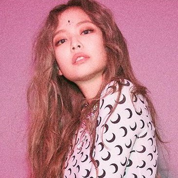 Jennie wearing a bindi