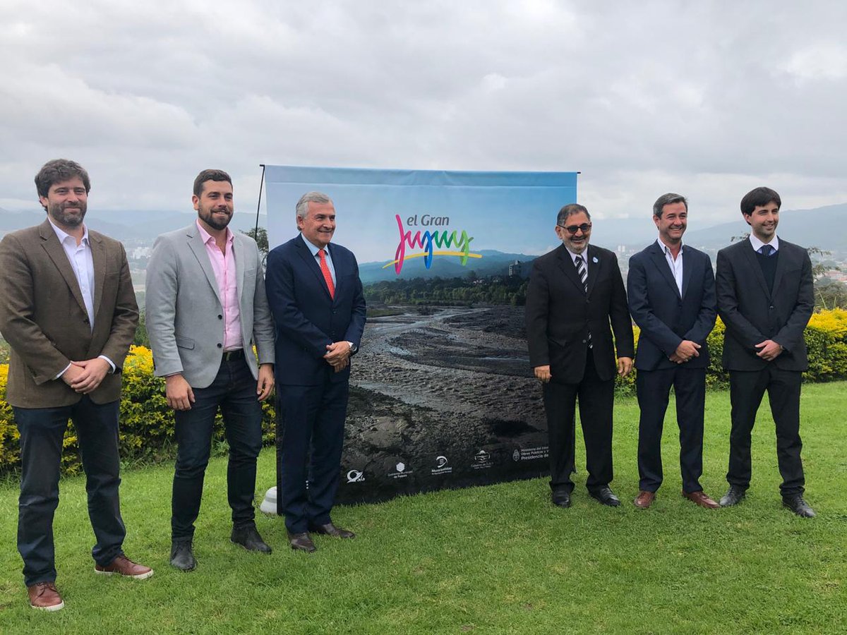 DelfinoLucasOk's tweet photo. Firma del convenio con @gran_jujuy para fortalecer la gobernanza metropolitana y financiar tres proyectos que han priorizado los intendentes para su Ciudad. Nación, Provincia y Municipios trabajando mancomunadamente para un Gran Jujuy sostenible 🇦🇷 https://t.co/nrtzLX7zd4