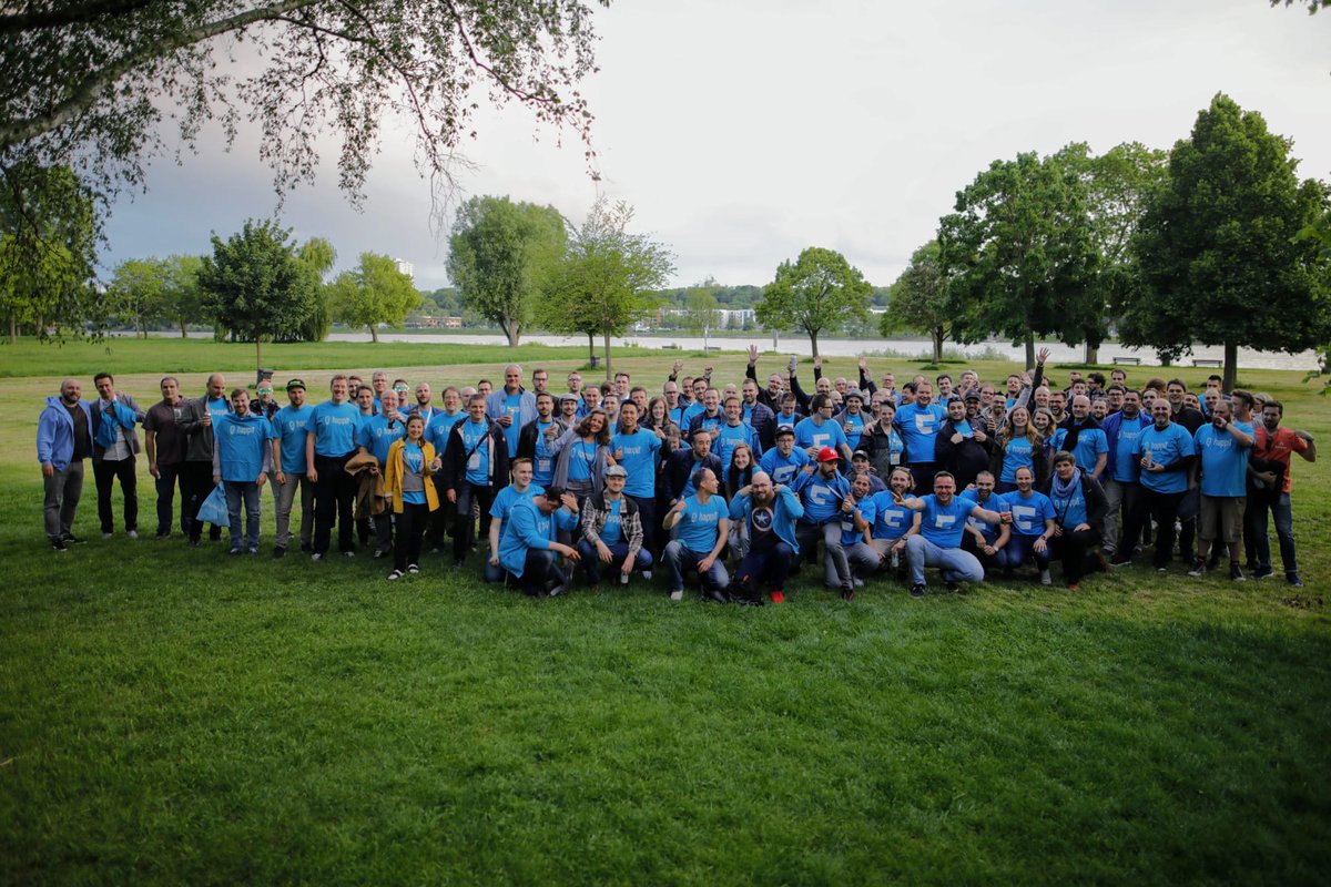 Awww... that's awesome to see so many blue #Happit t-shirts,  barbeque in progress 💙 perfect match with <a href="/ExpertsInside/">Experts Inside AG</a> ✌ #HappitFamily #HappiTimes #SharingIsCaring #UserAdoption #Collabsummit
