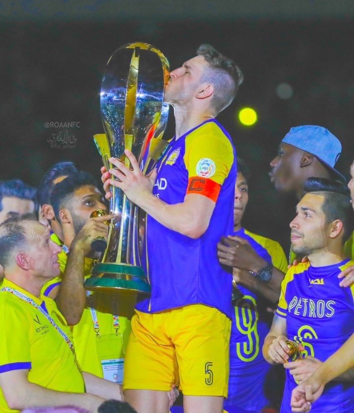 نسيت ابارك لكم بفوز العالمي #النصر  بالدوري الفخم 💛💙