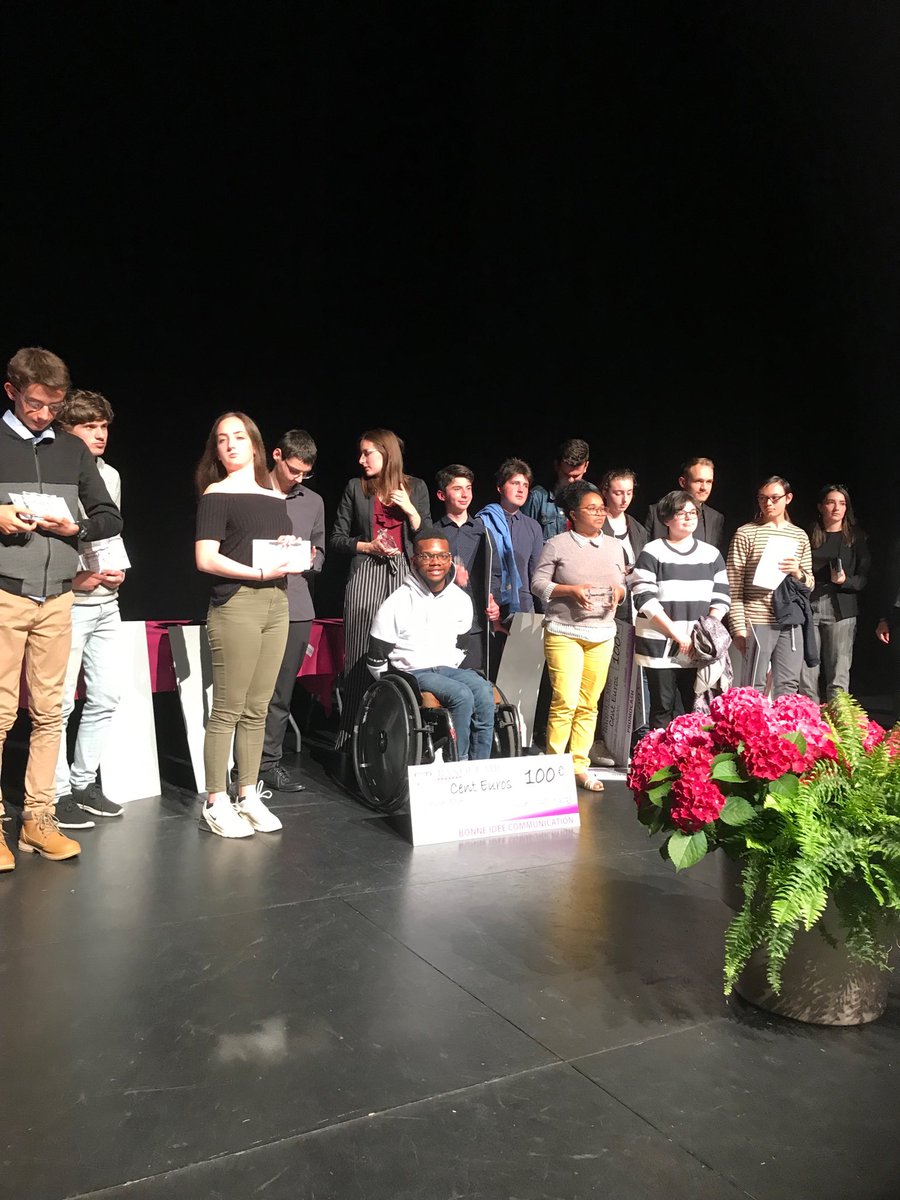 hamonic59's tweet photo. Made in Cusset : très belle cérémonie de récompenses pour les élèves brillants et méritants des deux collèges et quatre lycées de Cusset# émotion,dynamisme et diversité ; bravo aux organisateurs ! https://t.co/UpvBwUqkCQ
