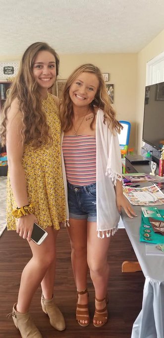 just me and my besties https://t.co/Amp7ptMXbw