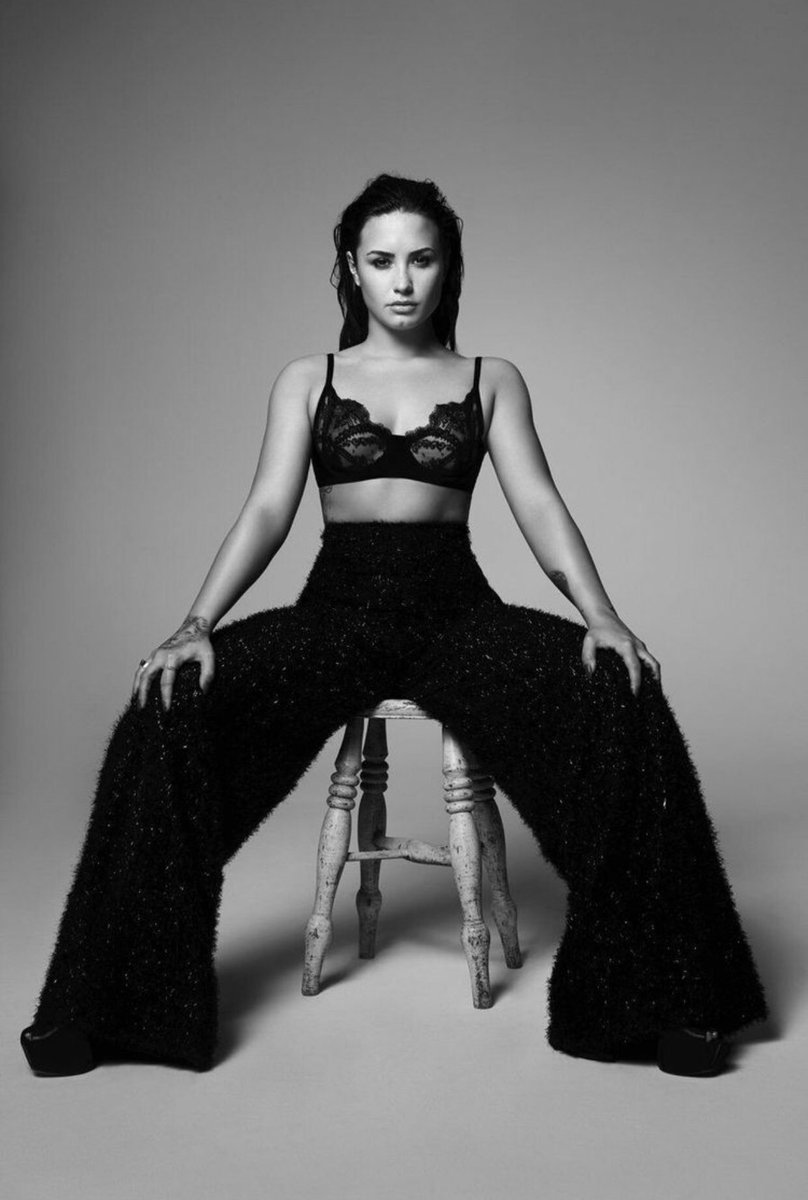 jazviolets's tweet photo. Am I the only one who is still obsessing over these pictures? https://t.co/uxzWTW39mr