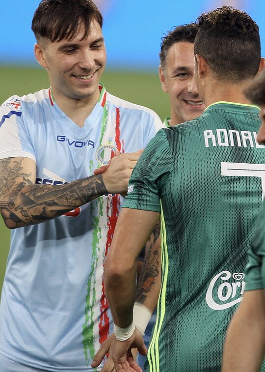 MattiaBriga's tweet photo. 🤝 @Cristiano https://t.co/UjUvlpTkrr