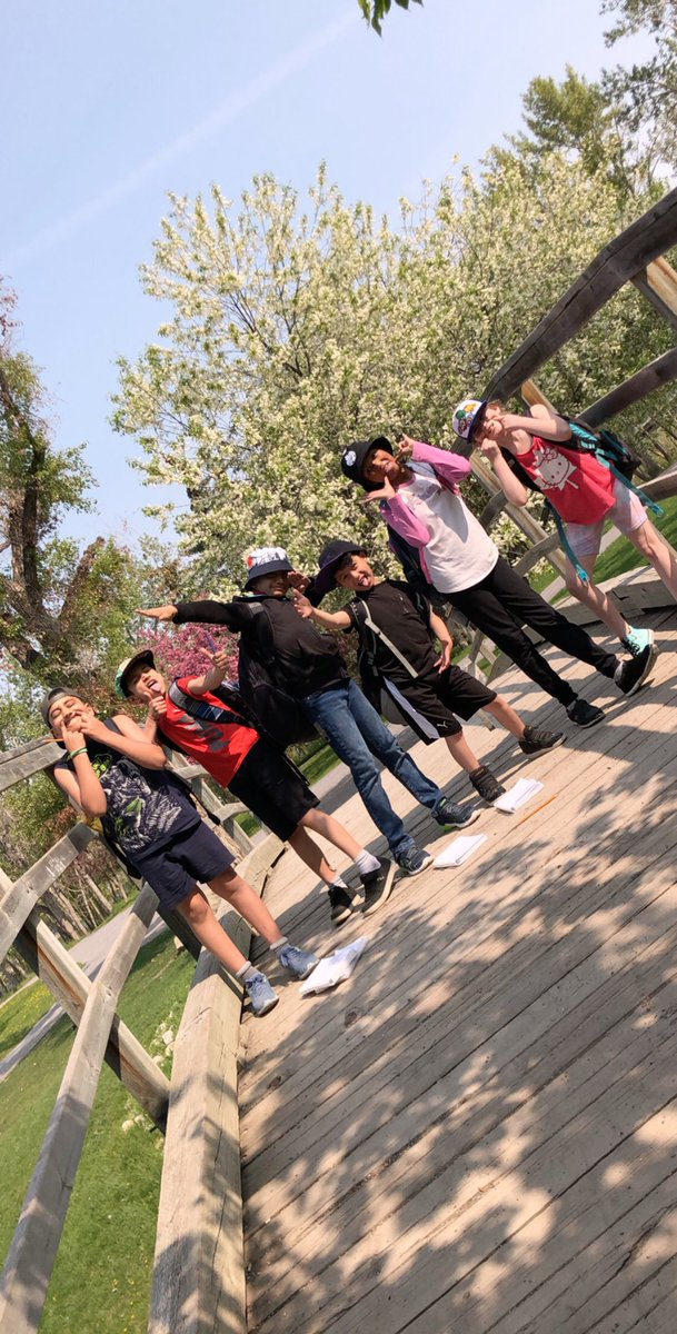 VVGrade3SP's tweet image. We are on the way home and have many sleepy students on the bus after an amazing day a Prince’s Island Park. We journaled, explored bridges/structures and studied habitats for living animals! #ThirdGradeScientists #SunnyDays 🌻🐛😎⛩
