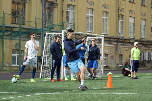 В РГПУ им. А. И. Герцена состоялись два ежегодных спортивных праздника — «Герценовское кольцо» и фестиваль футбола, приуроченные к 222-летию вуза. bit.ly/2Kgb4aS