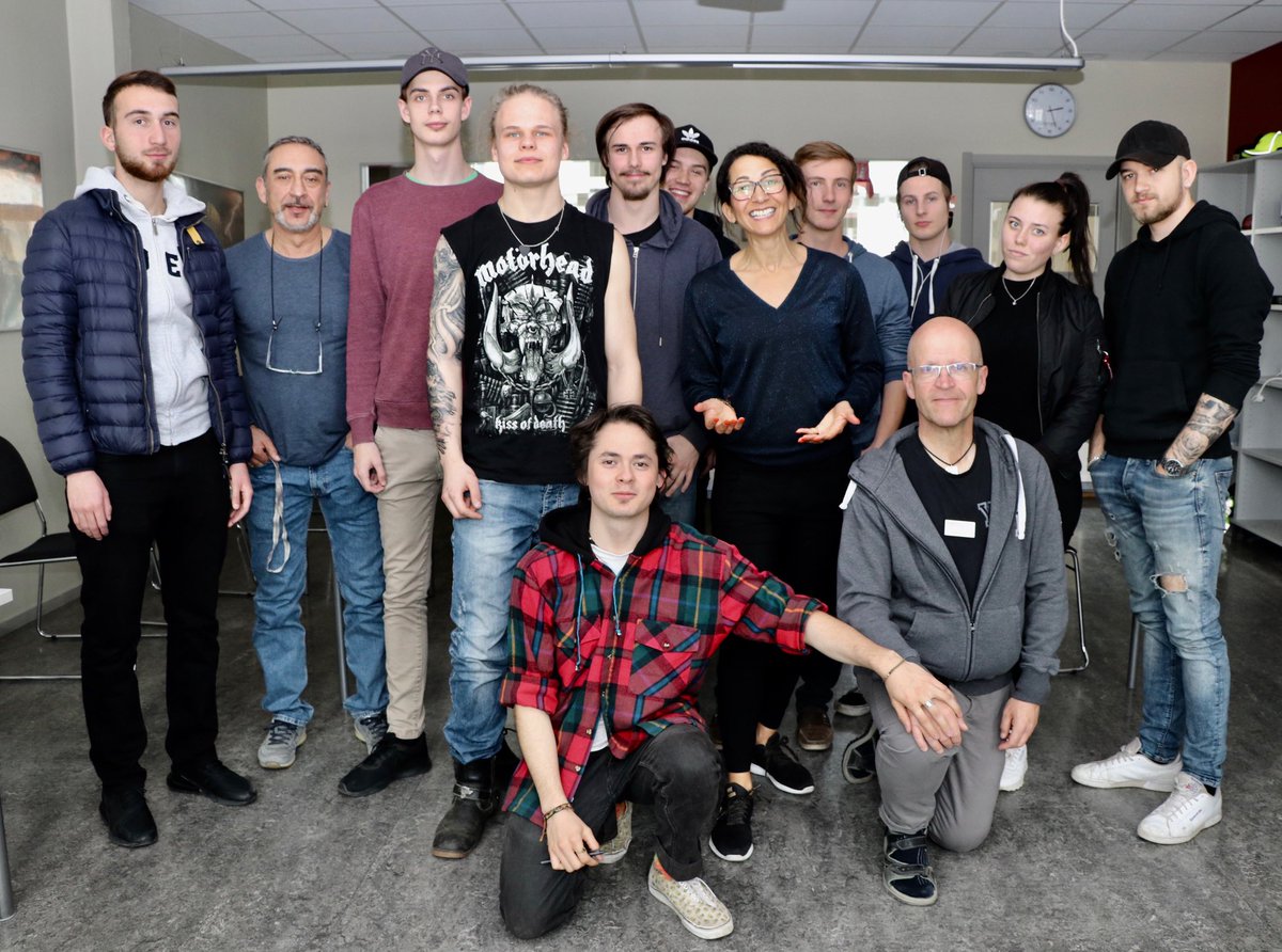 BergstrandsUtb's tweet photo. Idag var Anna Moore och föreläste om det persoliga varumärket och strategier kring det för våra avgångselever. Anna som nyligen reelesat boken ”Scenen är din” inspirerade stort, tyckte eleverna. #scenenärdin @Annacoachmoore #skola #gymnasiet #yrkesutbildning #yrkesplugget https://t.co/zCgmF0sIbc