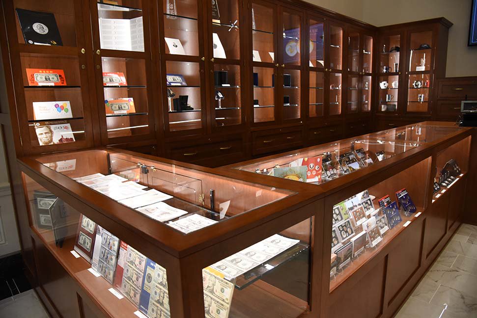 usmint's tweet photo. The next time you pass through the District of Columbia, stop by the Coin Store at our HQ facility (801 9th St., N.W.). The store is open Monday through Friday, from 10 a.m. to 5:30 p.m. Products from our online catalog are available for purchase. https://t.co/GUS3l8ug2V https://t.co/T14VL4WJ74