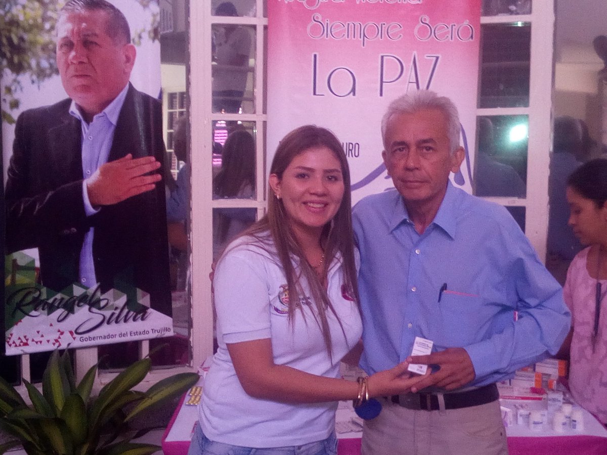 GobTrujillo's tweet photo. #PorAmorATrujillo Siguiendo los lineamientos de la presidenta de @Fundasaludtru Dra. @ajacquep se realizó la entrega de medicamentos a pacientes con enfermedades crónicas en el @IMET2014 https://t.co/TZKhkFFQ7X
