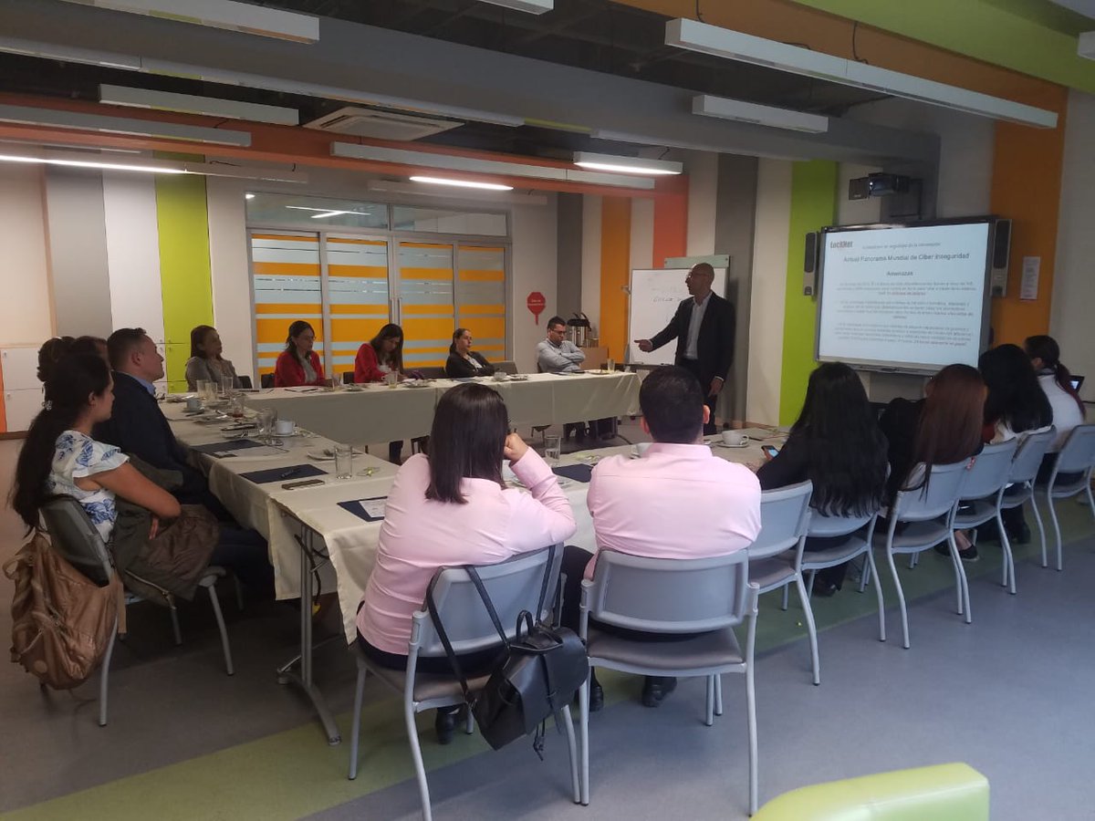 Locknetcol's tweet image. Generando conciencia  en #ciberseguridad en un desayuno empresarial con Locknet y Logservices.

#LocKNet  
#SeguridadDigital 
#PymeSegura
#tecnologías