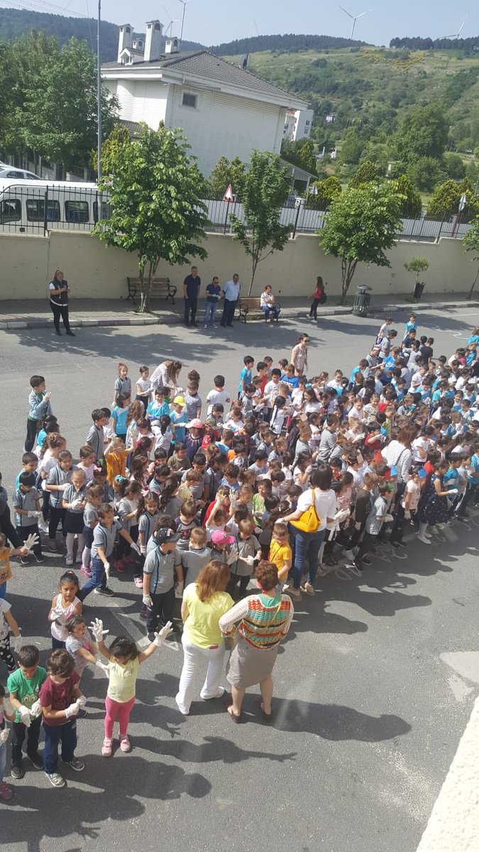 75Catalc's tweet photo. Sıfır atik projesi kapsaminda okulumuzda yapilan etkinlik okulumuzun bahçesi ve bahce disi idareci temizligi ogretmen ogrenci ve tum caslisanlarla birlikte  yapıldı. @ErsahinMustafa @catalcaozelburo @Catalca_ILCEMEM #sıfıratık @sifiratikgov @SabriSefertas https://t.co/CwAvkkMSaE