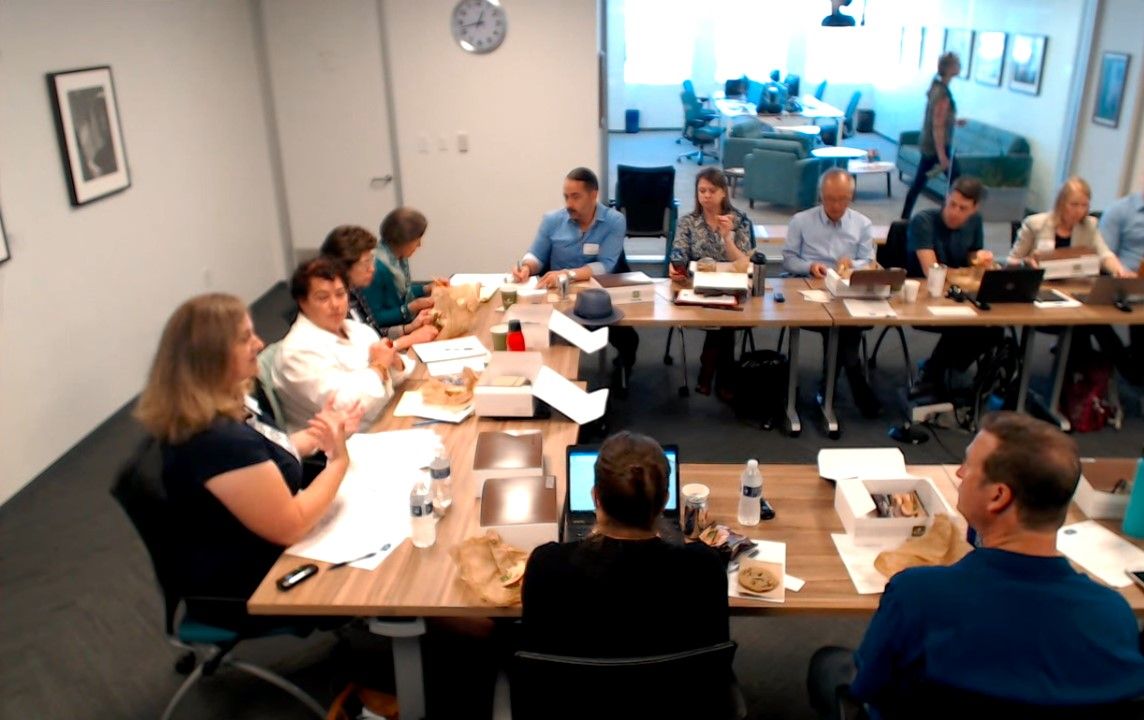 TraveLearning's tweet photo. Great turnout for the Oakland Roundtable today! Here, Heather Hardwick Rhodes, CEO of TravelStyles, presents about travel trends in the educational/affinity market.
#ETCconnects #ETCeducates #ETC2020Conference #educationaltravel #experientialtravel #lifelonglearning https://t.co/A1DZTZSKOi