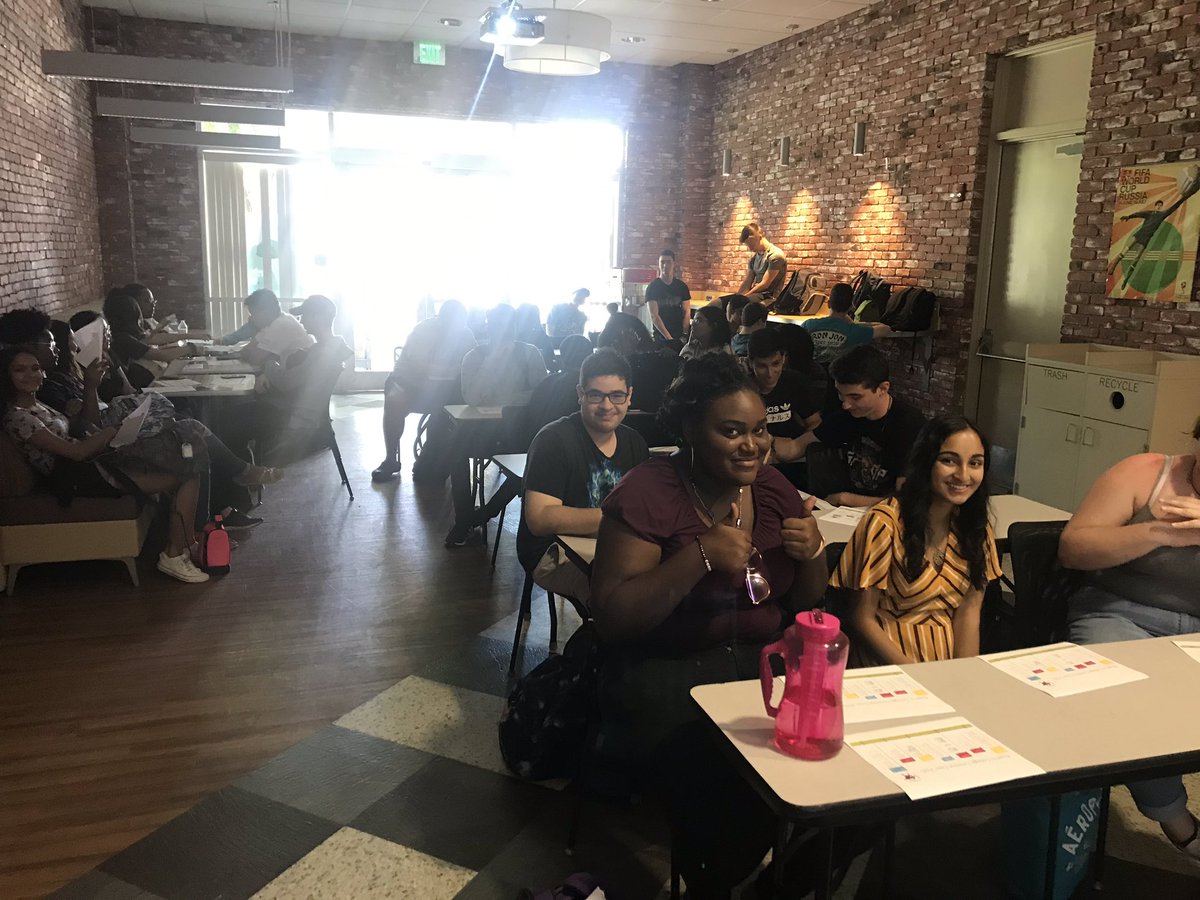 Ms. Davis tweet media