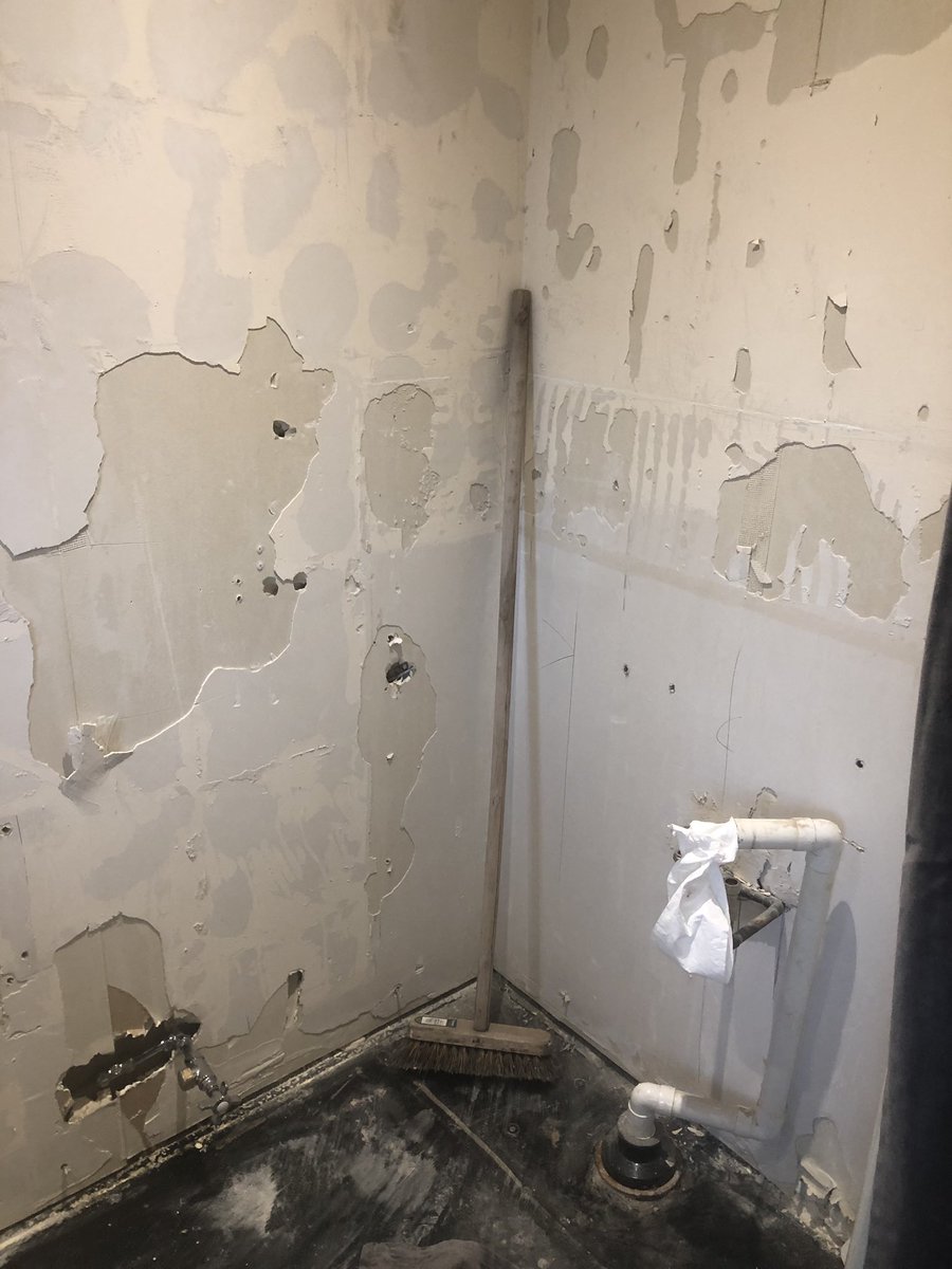 radiochelsea's tweet photo. Before, during and after! #downstairsloo
Sorry @Mikenorton9 for being a nightmare customer - but I did brew up and give you Jaffa Cakes 😂 @benpostma https://t.co/4MLjxcn2ZE