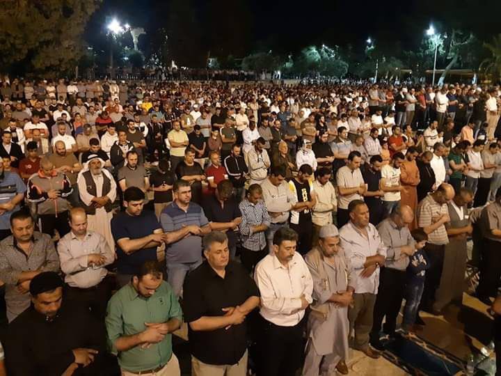 MuhammadSmiry's tweet photo. 100,000 Palestinians have performed Taraweeh prayers at Al-Aqsa tonight. #Ramadan https://t.co/V7ULLZF212