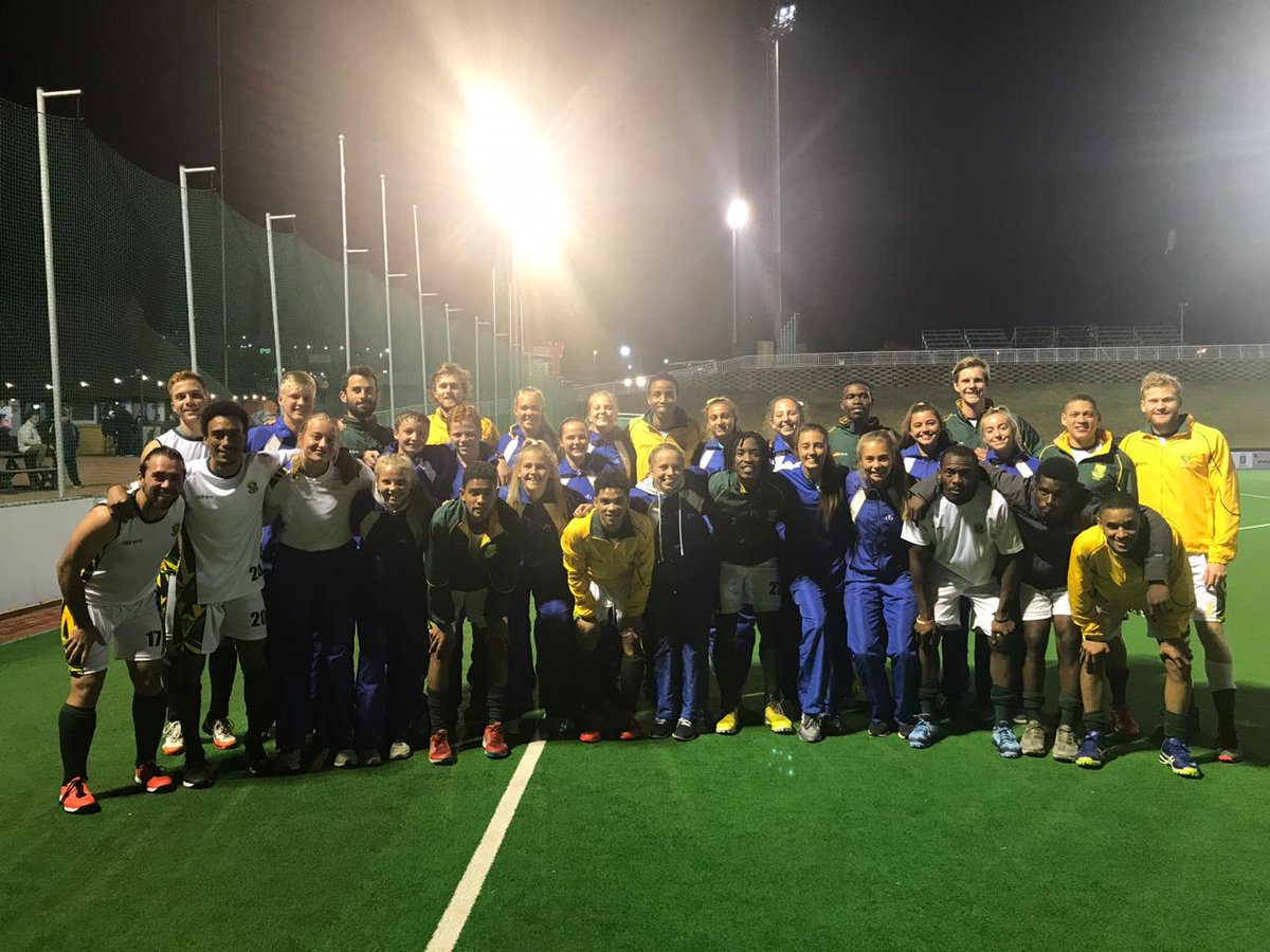 Great to have <a href="/SA_Hockey_Men/">SA Hockey Men</a> take time after the match for a photo with the <a href="/HSWaterkloof/">HoerskoolWaterkloof</a> Gr9 hockey class. Not only that, they gave each player a thanks and a high five too. 

Well done gentlemen., 👏