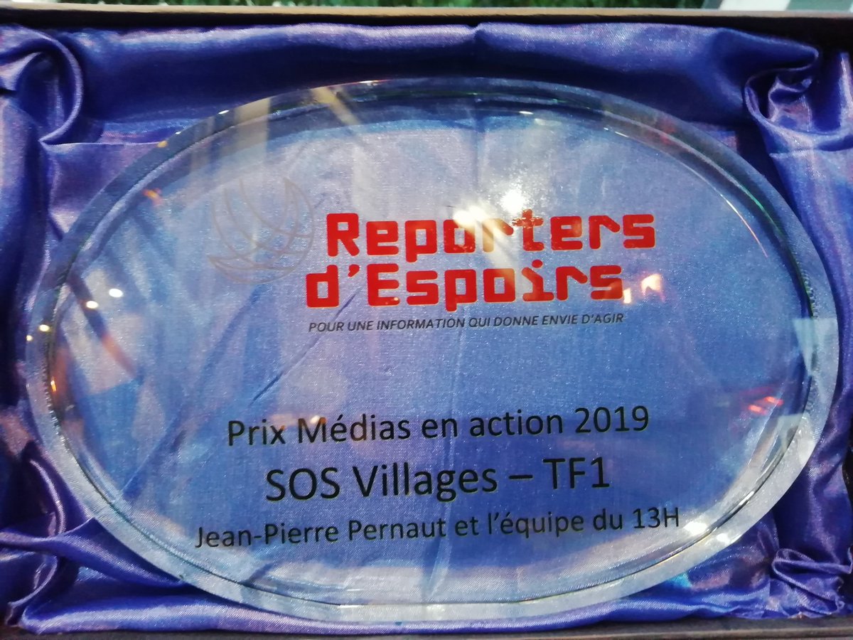 #reporters d'espoirs Prix médias en action ce soir pour #SOSVILLAGES... avec <a href="/pernautjp/">Jean-Pierre Pernaut</a> 🏆 avec <a href="/geffard/">Alex G</a> 🏆<a href="/CaroHenryOff/">Caroline Henry ☀️</a> <a href="/mehdi_chebana/">Mehdi Chebana</a> 
FIERS et HEUREUX... Sauver un commerce pour sauver un village... Merci ! #jt13h <a href="/TF1LeJT/">Natalia Kowalski</a> <a href="/TF1Pro/">TF1 Pro</a> <a href="/Stevens_Caro/">Caroline Stevens</a> <a href="/GrossoSteve/">Steve Grosso</a> <a href="/MayCarcabal/">Maylis Carçabal</a>