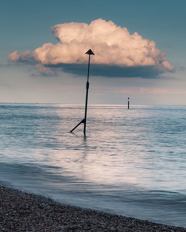 Up in the clouds.
.
.
.
 #nikon #leefilters #leefiltersbigstopper #portsmouth #southsea #seascape #seascapephotography #lamppost #solent #loweprobags #manfrotto #ukcoast #capturingbritain_coast #britishcoast #seaside #cloud #cloudzdelight #long_exposure … bit.ly/2Xc7qme