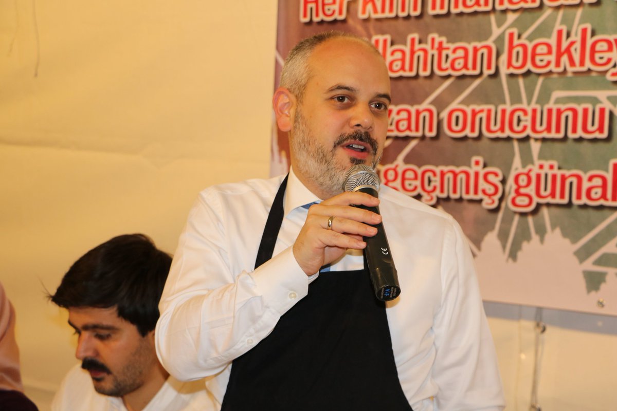 akgenclikankara's tweet photo. Beşevler Gençlik İftar Çadırımızda arkadaşlarımızı ağırlamaya devam ediyoruz.

Ramazan'ın Yirmi üçüncü gününde iftar sevincimizi Gençlik ve Spor Eski Bakanı Sn. @ackilic76 , ile beraber Gençlik İftar Çadırımızda yaşadık.
@AliOsmanOzdemir https://t.co/JZRtbcpN3x