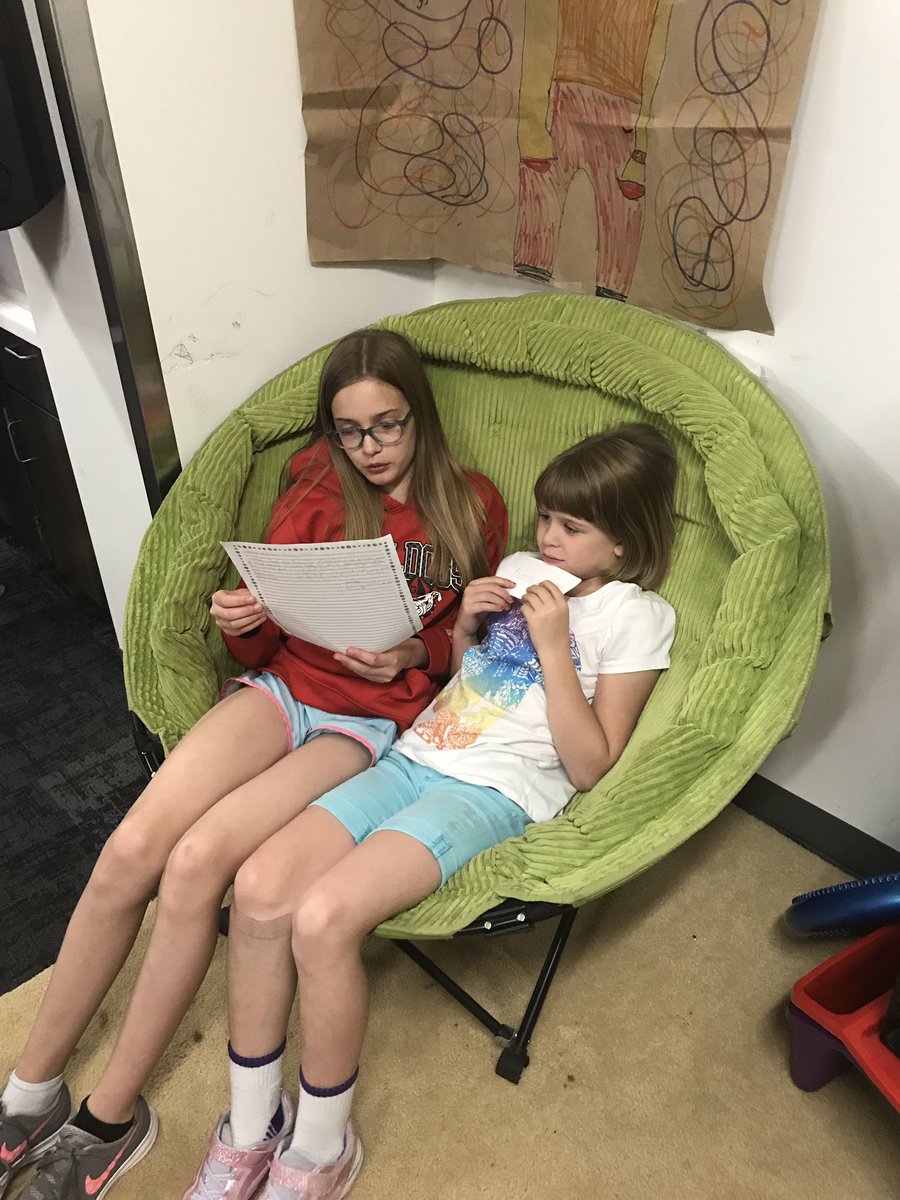 MrsAdams03's tweet photo. Mrs Steelman’s 3rd graders visited us today to listen to our “How to Survive 4th Grade” writing. They also got to ask us 4th graders questions about what 4th grade will be like. #EHEWarriors #warriorconnect #ssdpride #fourthgradesurvivors https://t.co/Rf0XT6ewe8