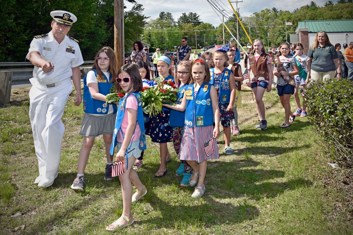 BowManager's tweet photo. Photos from the Memorial Day Ceremony at the Town Gazebo and Town Pond last evening. 

Wreath photos by Eric Anderson https://t.co/TiLJfdrPja