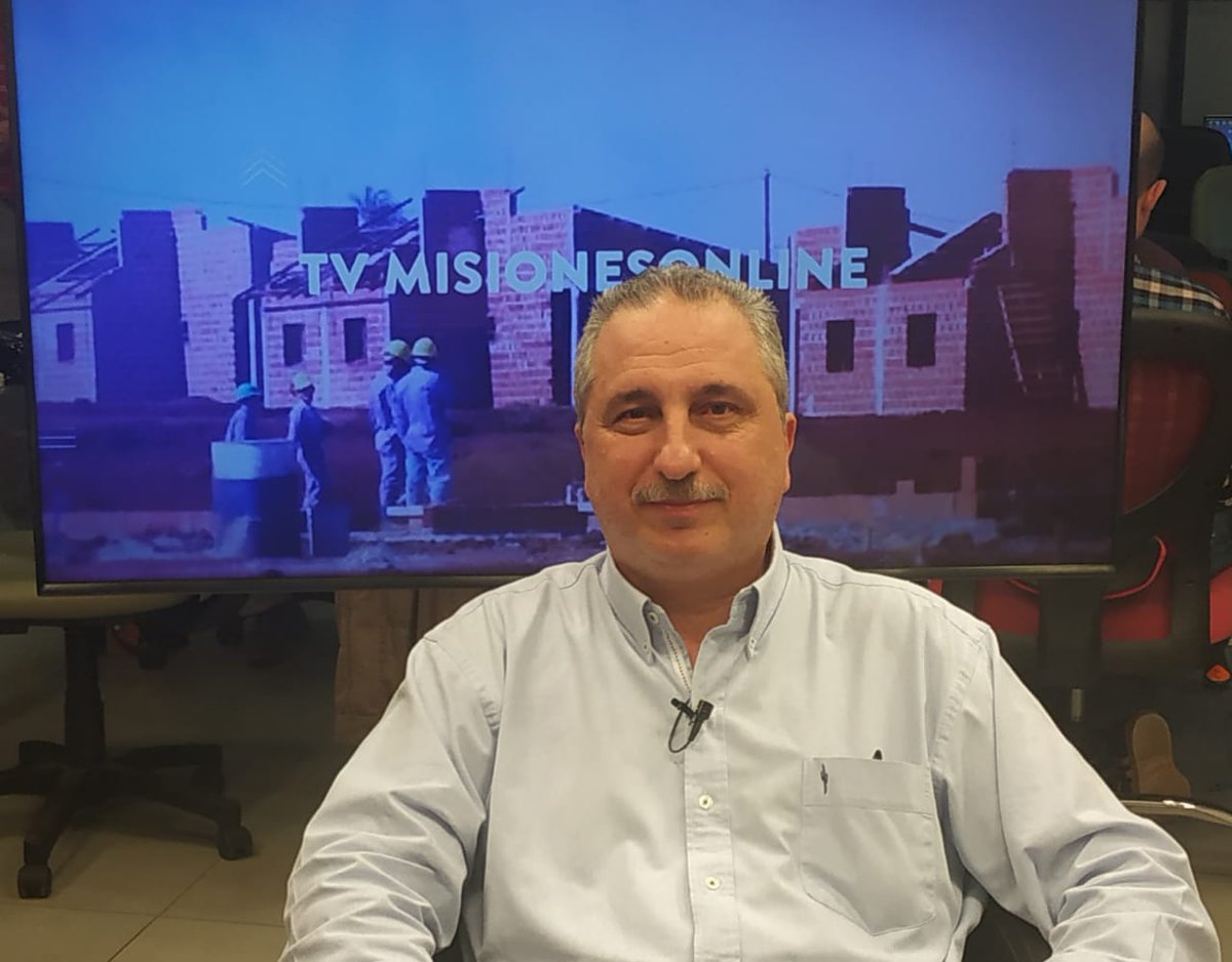 misionesonline's tweet photo. #AHORA en vivo en los estudios de Misiones Online y @fmlibertadmol  el gobernador de la provincia Hugo Passalacqua,  candidato a diputado nacional por el Frente Renovador https://t.co/XNjxEBjToa