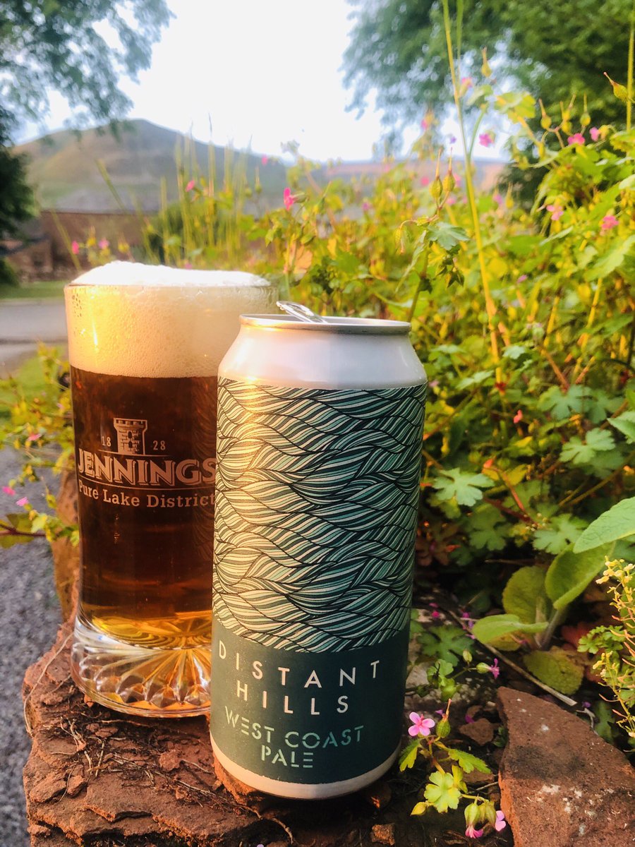 banksiemagic's tweet photo. #DistantHills West Coast Pale up next. This is sooo tasty! Good malt base. Subtle citrus with resinous pine . Nicely bitter. Mouthwateringly good! Ooh look... there’s a Distant Hill in the background too! https://t.co/P7LIHcqBve