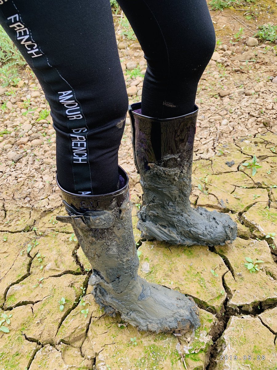 muddy hunter boots