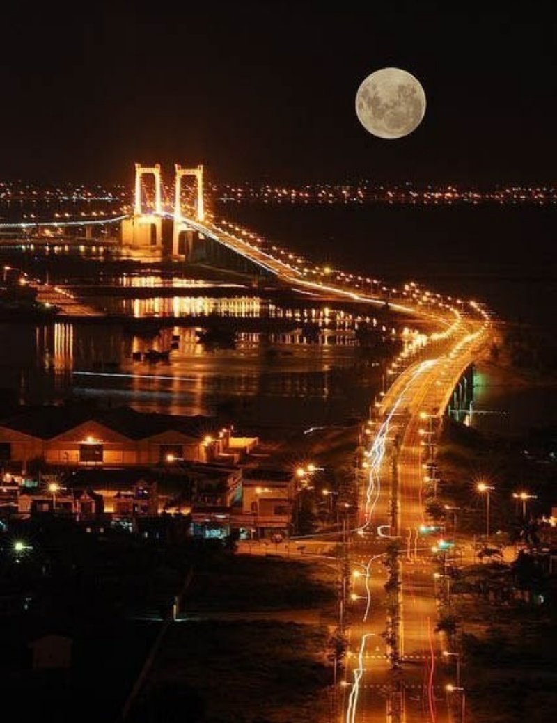 Ночь Луна город