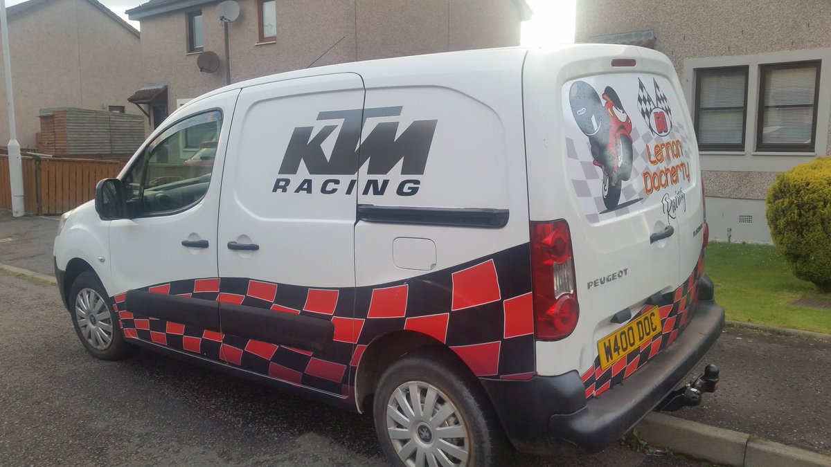 RRacepainter's tweet photo. Additional bit of sign fitting tonight in between the heavy rain showers, modern vans have no straight lines to measure off so im afraid it done with the auld dead eye #auldskool https://t.co/C1JOtf0DwL