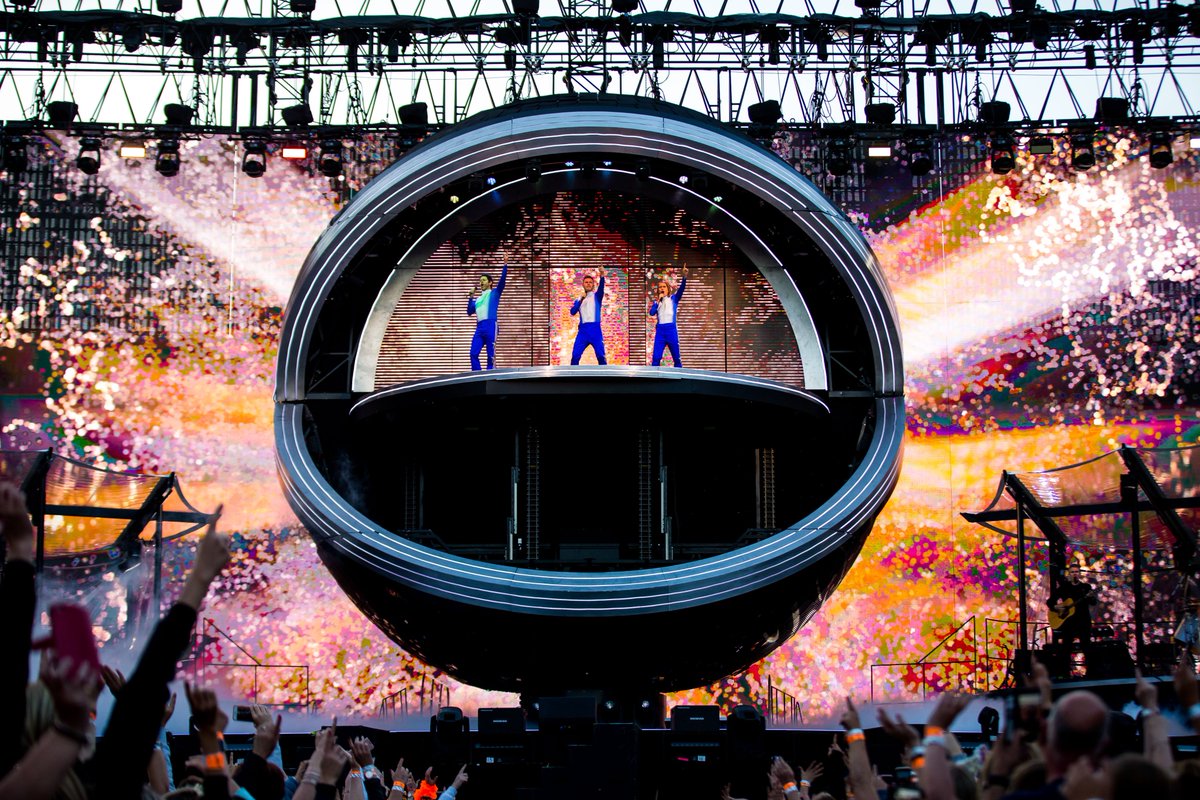 ashtongatestad's tweet photo. 🎶 @takethat have arrived at Ashton Gate Stadium!! #SummerSeries #TT30 https://t.co/K7PjwVy5xB