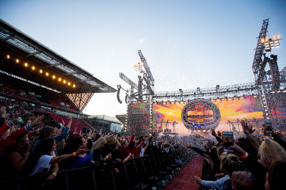 ashtongatestad's tweet photo. 🎶 @takethat have arrived at Ashton Gate Stadium!! #SummerSeries #TT30 https://t.co/K7PjwVy5xB