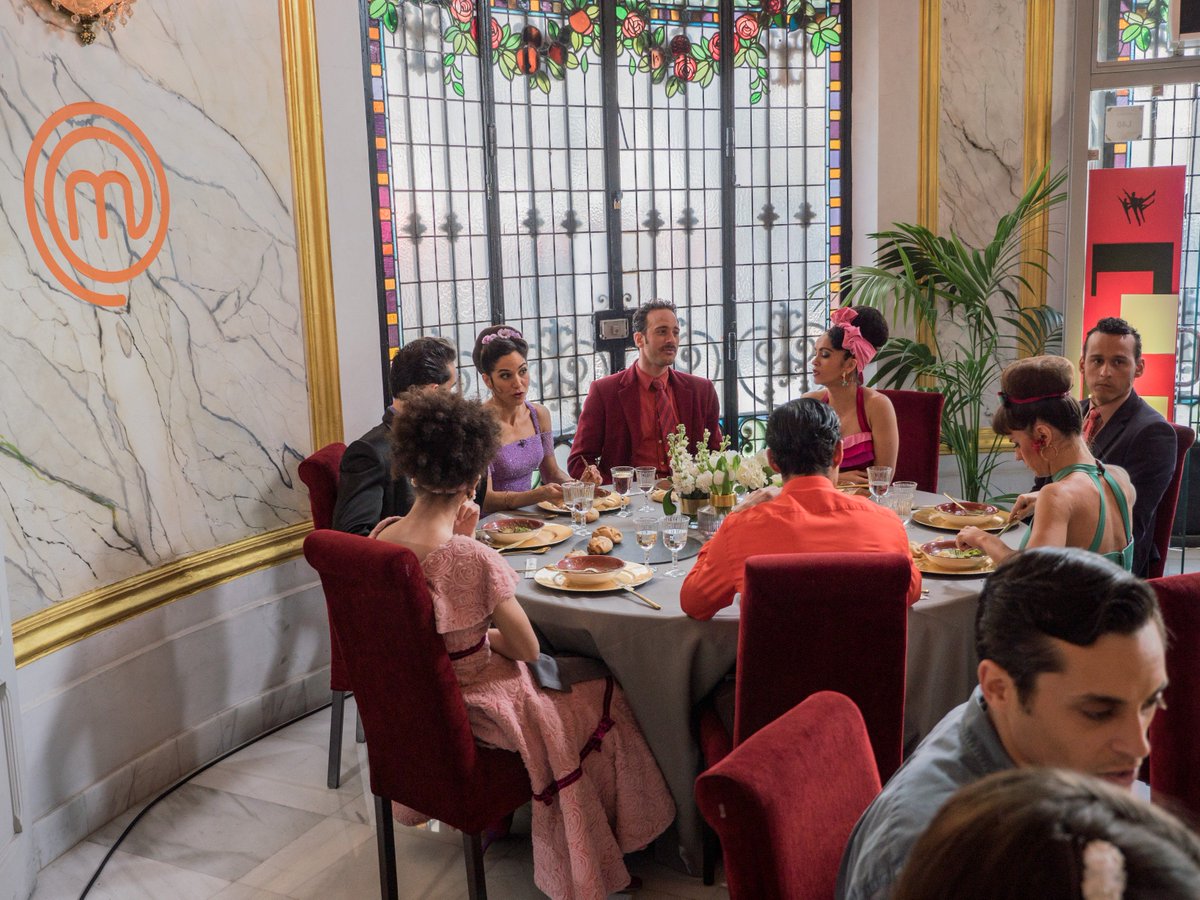 Auditoriotfe's tweet photo. 🕺🎶Esta noche el elenco de @WestSideStoryES se sienta a la mesa de @MasterChef_es 

🍴¡Un delicioso aperitivo con el que abrimos boca para recibirlos los próximos 4, 5 y 6 de julio en #AuditoriodeTenerife!

 #WestSideStoryElMusical #MasterChef #ViveMasterChef https://t.co/CvrjX8bvOG