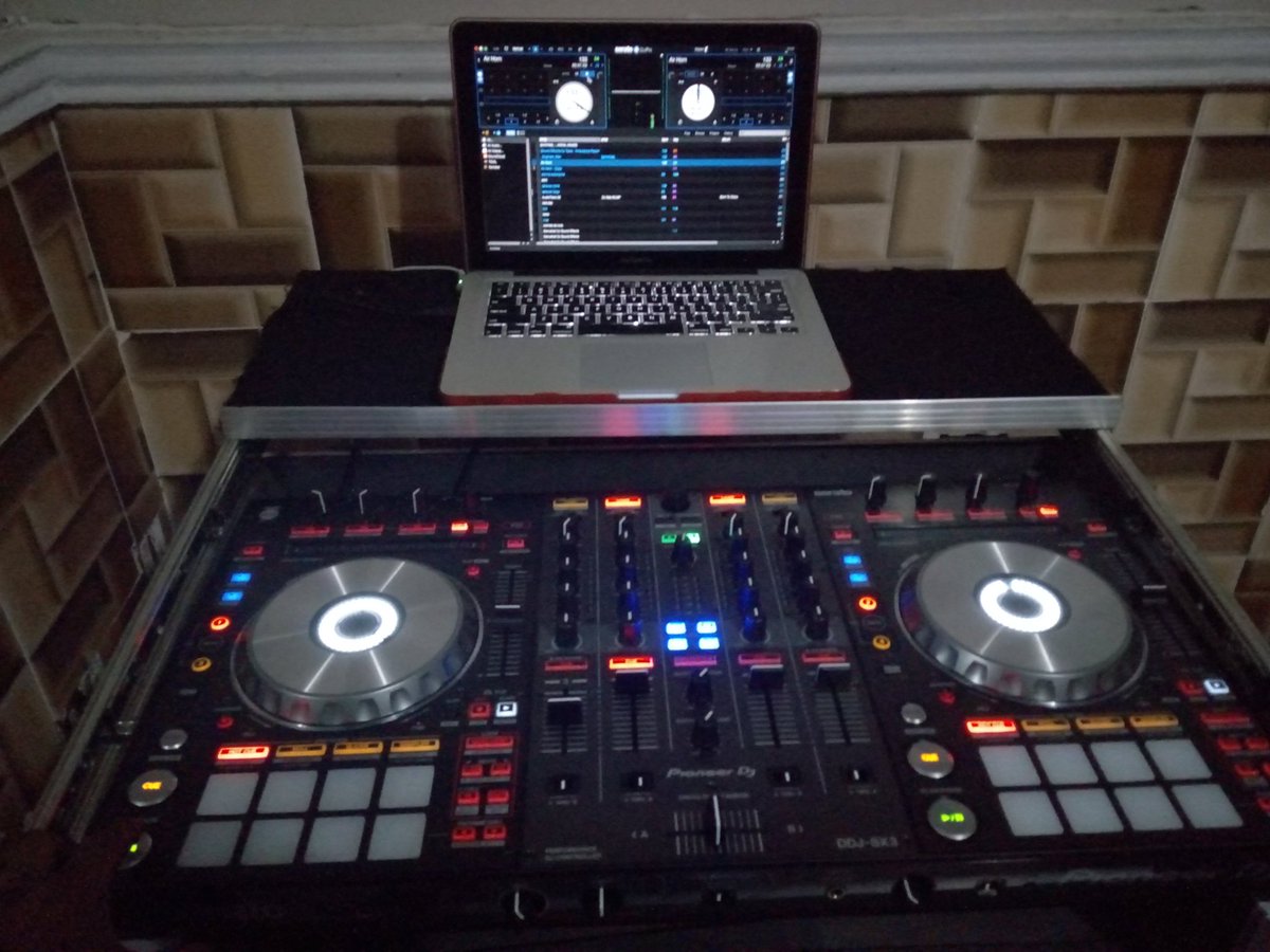 DJcheche7's tweet photo. Before all night practice, lemme relaxe small #DJcheche https://t.co/KwTZHC4af7