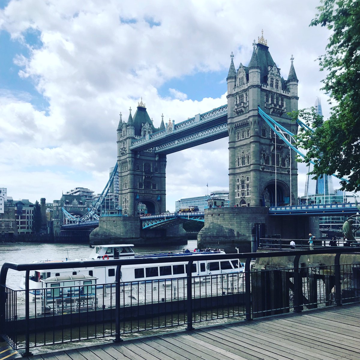 Sheenbeans17's tweet image. Traveling to and from London is a chore. But the location makes it less painful #towerbridge #sqlcourse