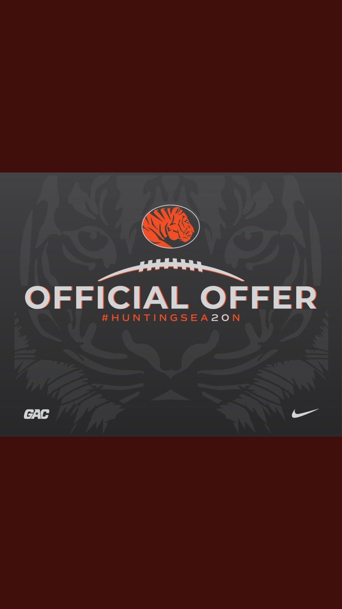 KennethParkerR1's tweet photo. Just got off the phone with @CoachFosterECU and I'm excited to announce that I've received my 1st offer from ECU!!! https://t.co/1a7Cjyx0av