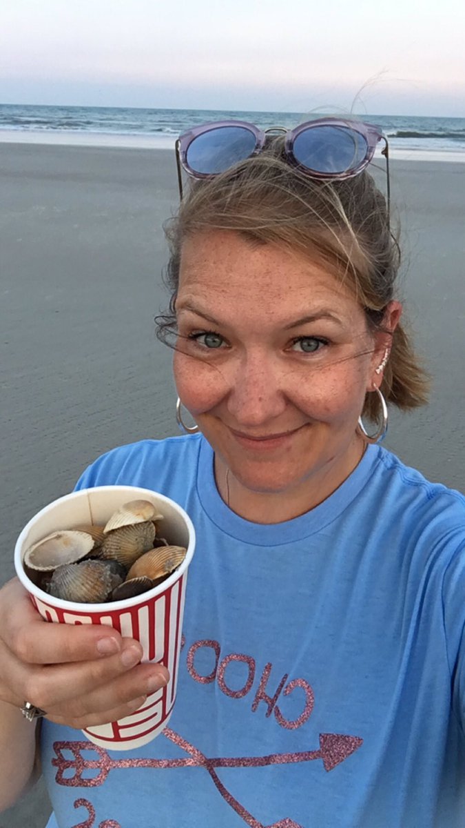 MamaBuck03's tweet photo. Happiness is enhanced when you’re with the ones you love doing the things you love! #shells #beach #family https://t.co/a5btrqoGIr