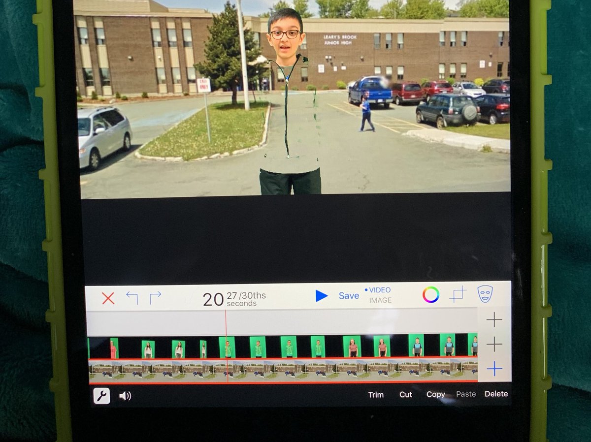 What happens when you wear green on a #greenscreen you ask? 😂 #floatinghead Working on our #makereducation PL session after a planning session w/some of the Grade 6 experts @learysbrook this morning! #goodsports @mme_hopkins @NLESDCA