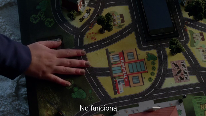 PLL_random's tweet photo. Lo que yo veía cuando empezó el juego del "profesor" en #PLLThePerfectionists.. 🤫🤷🏻‍♀️

#PLL #PLLGame #JumanjiPLL https://t.co/GrEh3L82IM
