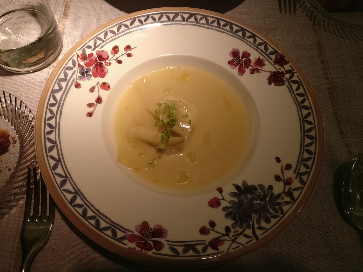 borfdez's tweet image. No me cansaré de volver a @R_BienAparecida, uno de los mejores restaurantes de Madrid. La purrusalda, un clásico de la casa, la mejor que he comido nunca. Y ese arroz con pollo de corral, sublime. Gracias como siempre @_JMdeDios, por tu enorme talento y cercanía.