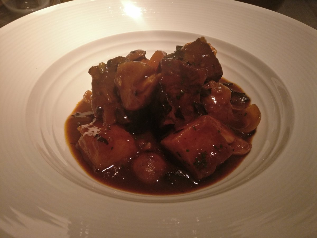 borfdez's tweet image. No me cansaré de volver a @R_BienAparecida, uno de los mejores restaurantes de Madrid. La purrusalda, un clásico de la casa, la mejor que he comido nunca. Y ese arroz con pollo de corral, sublime. Gracias como siempre @_JMdeDios, por tu enorme talento y cercanía.