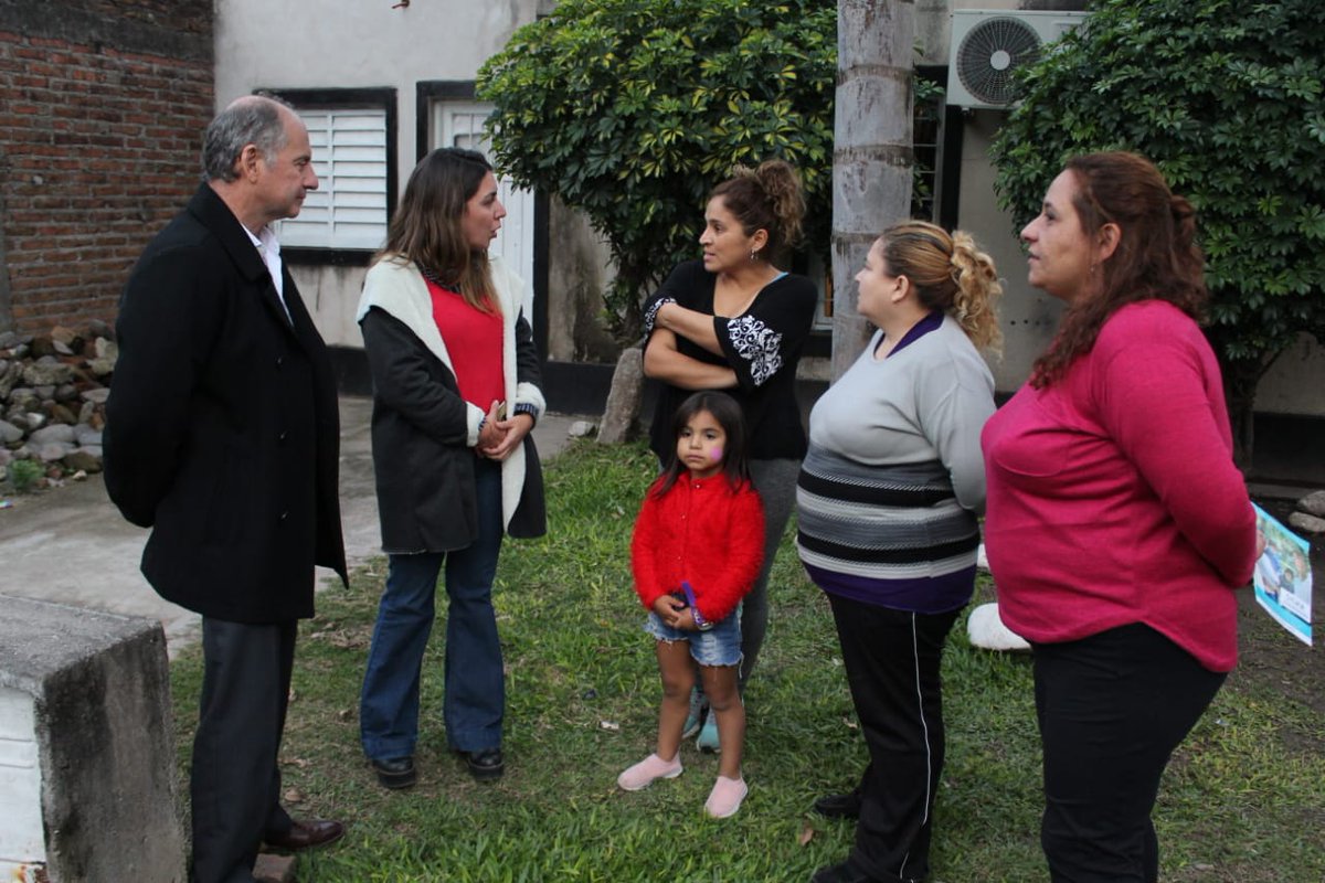 JoseMPazOk's tweet photo. Con @carlaportaok recorremos el Barrio 447 Viviendas, en Las Talitas, en donde los vecinos nos cuentan que están hartos de la droga y la inseguridad: “la Policía sabe dónde venden droga, pasan por la par en la camioneta, ven las colas de chicos comprando y no hacen nada”. https://t.co/0EbfKOmaCN