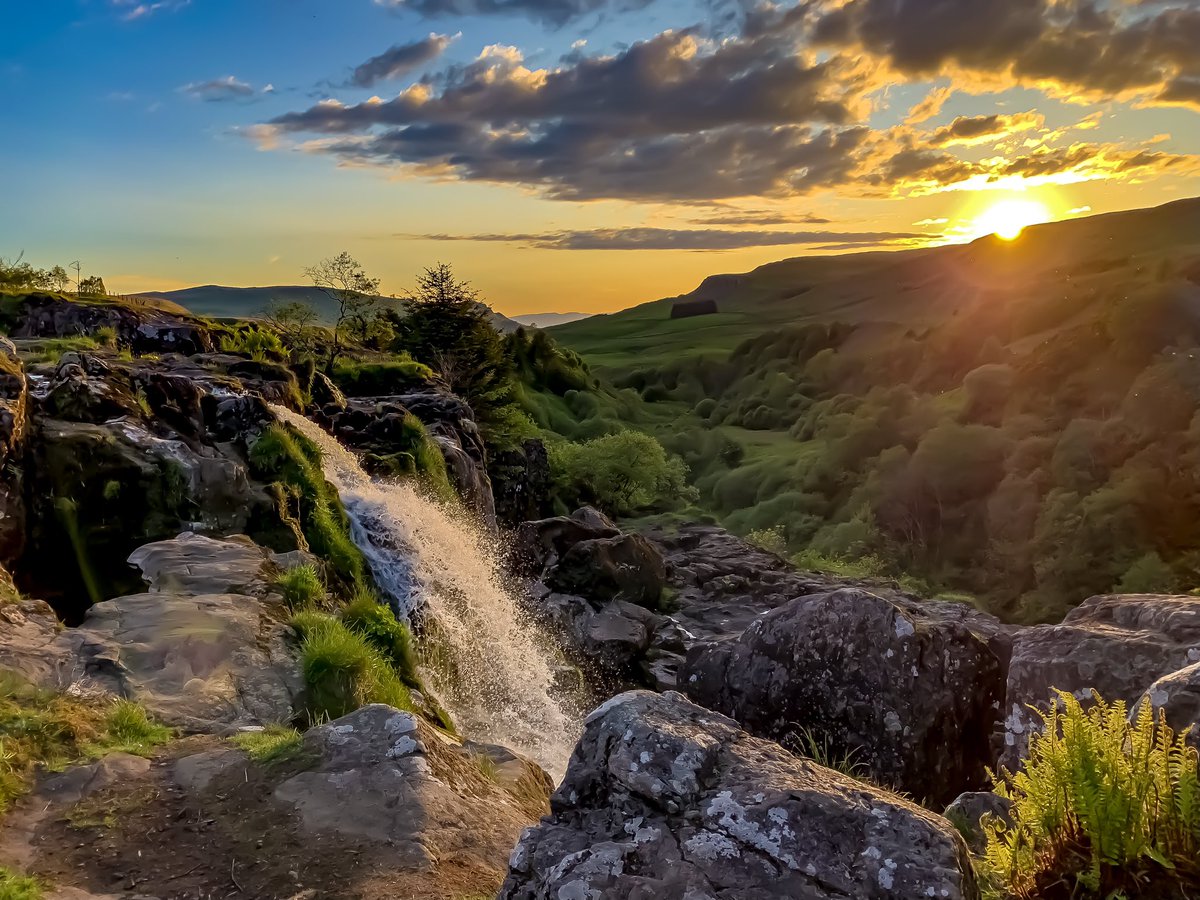A beautiful sunset at the Loup of Fintry.  First visit. Will be back for more! <a href="/VisitScotland/">VisitScotland</a> <a href="/StormHour/">#StormHour</a> <a href="/ThePhotoHour/">#ThePhotoHour</a> <a href="/Stirlingcouk/">Stirling.co.uk</a> #ScotlandIsNow #photography