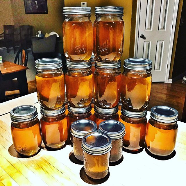 Raw, natural, golden amber Spring honey. It doesn’t get much better - unless it’s dark stout colored Fall honey... #Follow #greenbeesnc // #beekeeping #beekeeperslife #bees #honeybees #apiary #ilovemybees #apiculture #beehive #insects #hive #nectar #hone… bit.ly/2JFObOI
