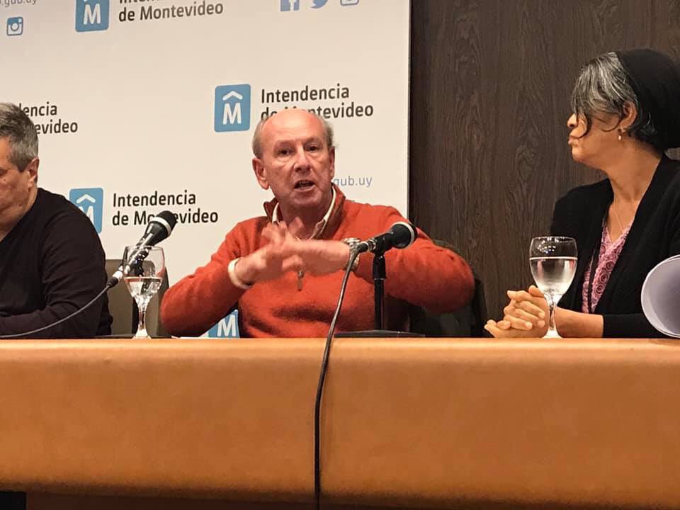 encare5's tweet photo. En el marco del Seminario de la RIOD, en el salón dorado de la Intendencia de Montevideo, una mesa sobre Experiencias de Intervención y Modelos de Tratamiento. Por Encare Roberto Gallinal sobre “Tratamiento. Comunitario” https://t.co/twhI9vAzAU