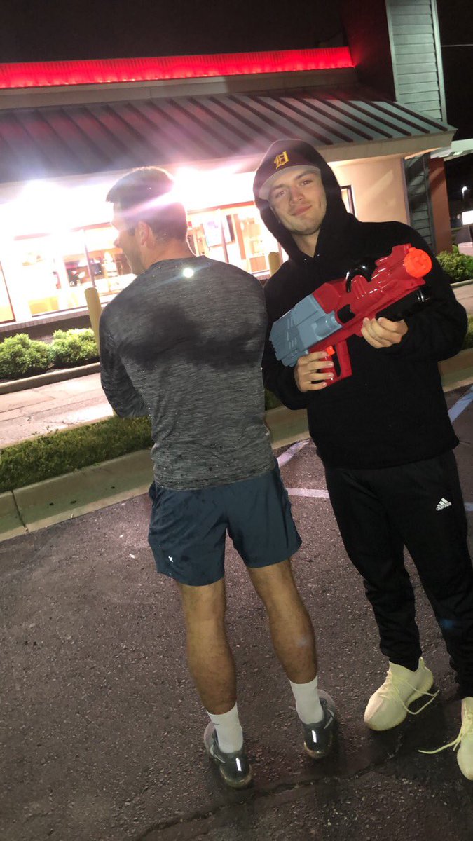h2orgasms1's tweet photo. 1-0
Big kill for the red rocket to start off the round 💦 @HoseBoats watch your back, we got eyes everywhere 👀 @BCase_  @dhs_wars https://t.co/QnCWth6Im6