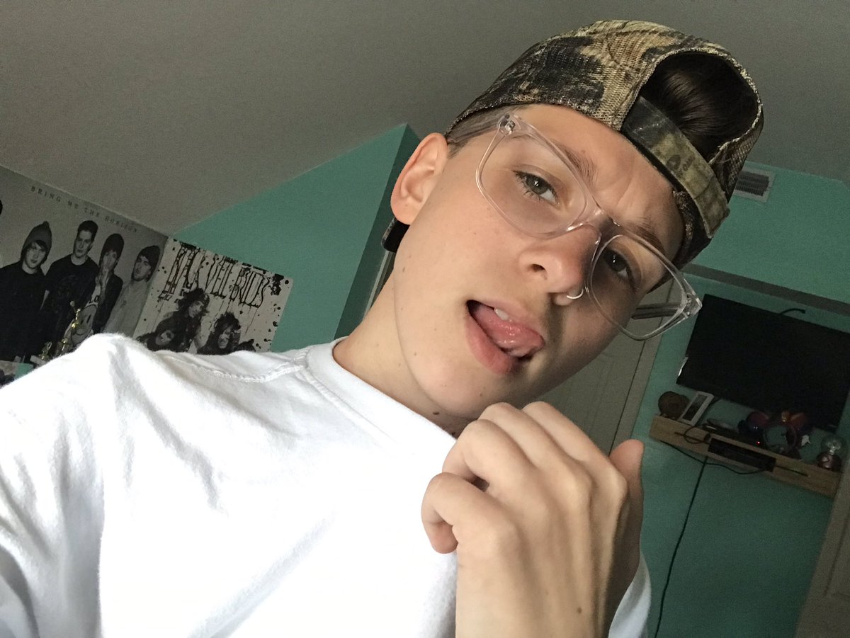 MakailaWaltz's tweet photo. Itβs an excuse for me to post my latest pictures on Twitter π #embracetheLGBTQ https://t.co/8WNNIOoOmR